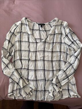 Banana Republic White Long-Sleeve V-Neck Windowpane Top